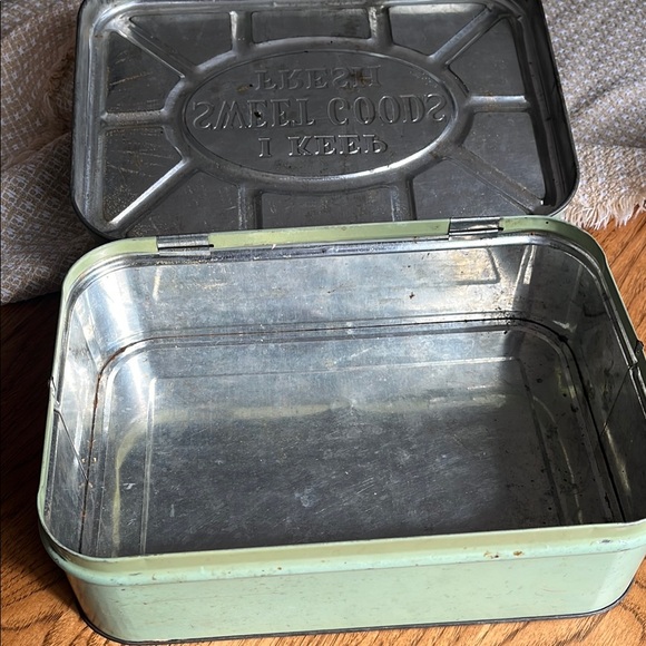 Vintage Green Metal Storage Tin - Picture 7 of 9